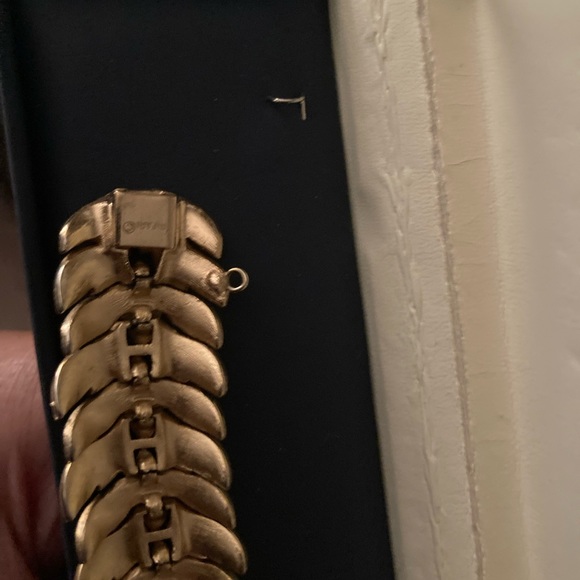 Rifari Gold leaf bracelet vintage, perfect condition boxed, 7 inches - Picture 3 of 6